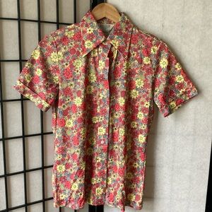Vintage 70s floral/tropical button-town collared t-shirt